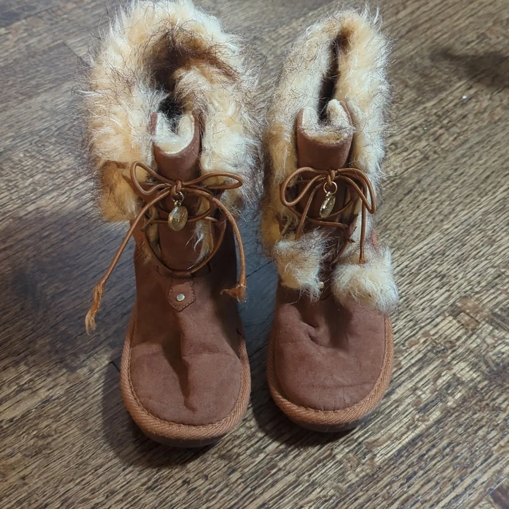 🌸 MK Michael Kors Brown Faux Fur Trim Faux Suede Lace Front Boot Little Girl 13
